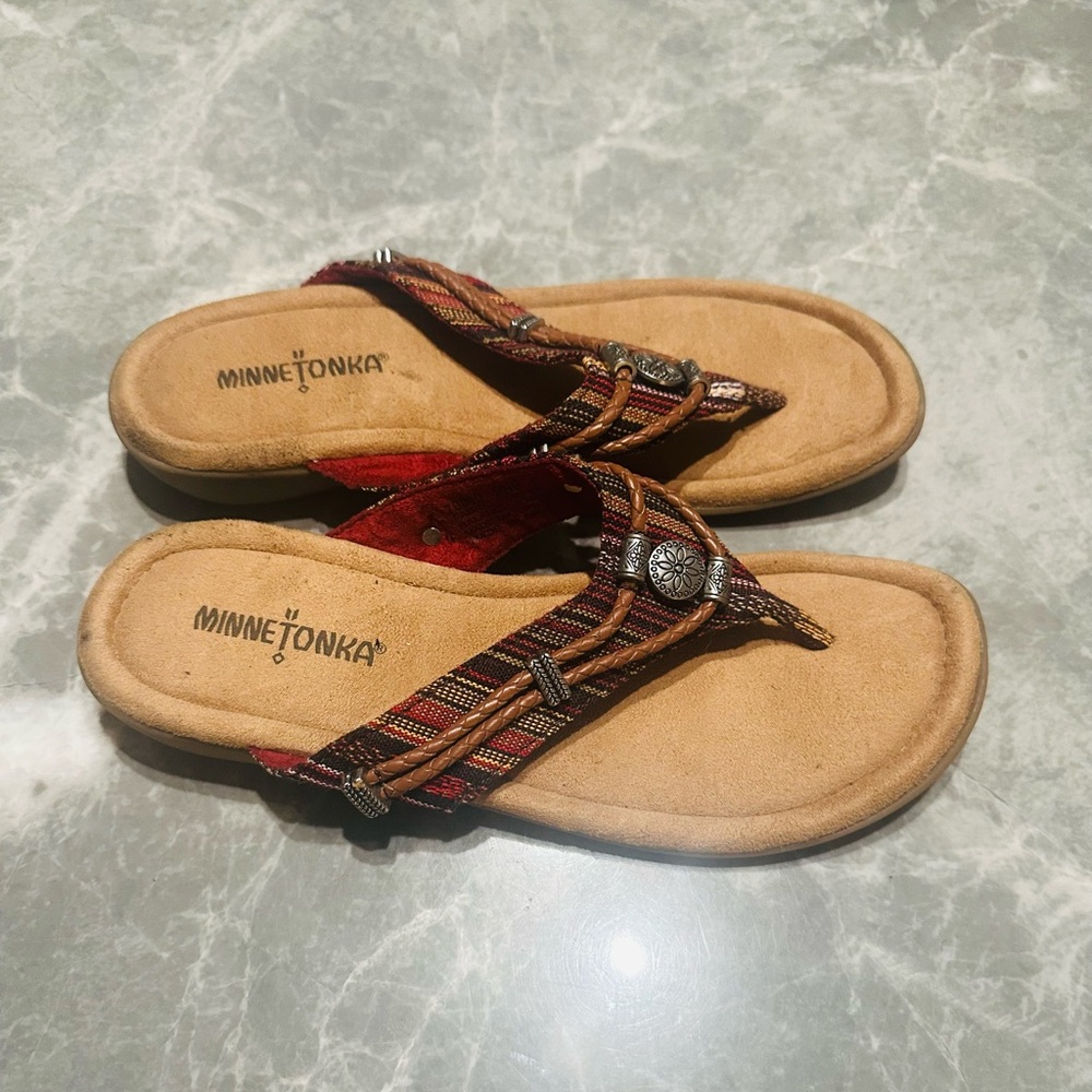 Minnetonka Women Silverthorn Red Leather Flip Flop Sandal Ladies 8M - Picture 2 of 4